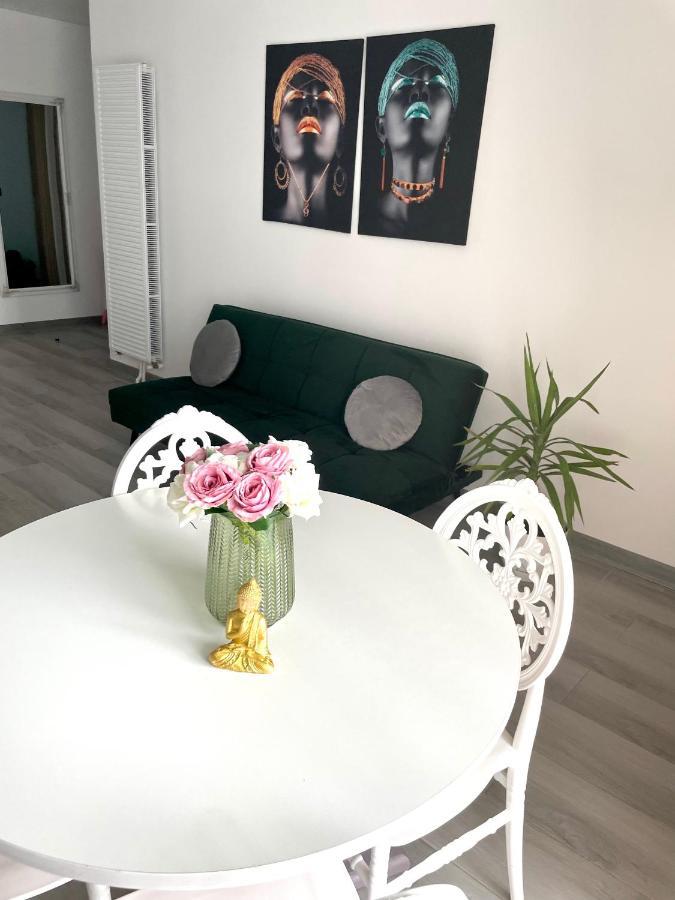 Апартаменты Dominic 2 Beds 1 Sofa Parking Pool Apartament By Alezzi Nord10 Нэводари Экстерьер фото